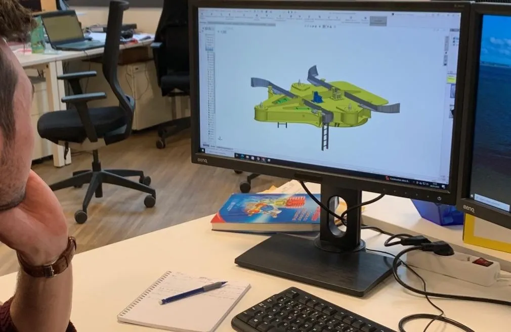 士盟科技-部落格-成功案例-圖2.CWS採用達梭系統SOLIDWORKS與SIMULIA解決方案，完整支持設計翼帆及所有零部件的開發流程。包括精確3D建構，以及模擬各種載荷下的結構應力，並協助在輕量化與耐久性之間取得平衡。