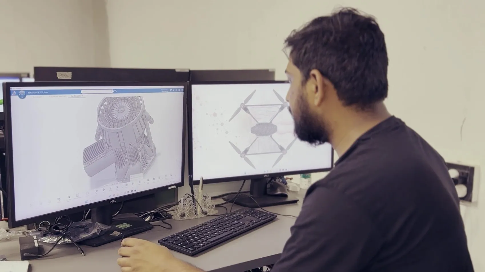 士盟科技-部落格-成功案例-圖1：透過3DEXPERIENCE平台，Raphe成功設計出一款功率達4 kw、重量僅600克的二衝程內燃機，僅為同級引擎的七分之一。 