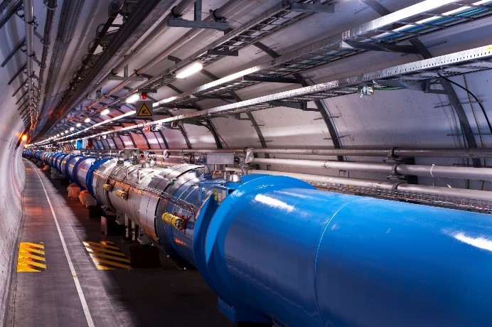 士盟科技-部落格-成功案例-圖1 LHC 隧道中的超導偶極磁鐵。攝於Maximilien Brice